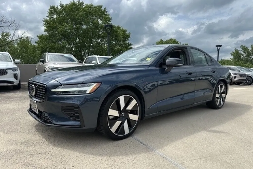 2024 Volvo S60 T8 Core photo 1