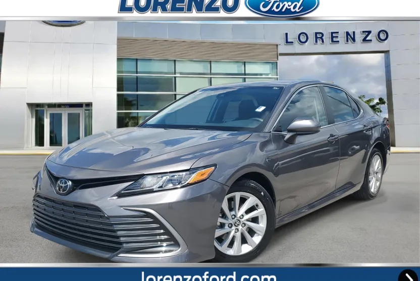 2023 Toyota Camry LE SE photo 1
