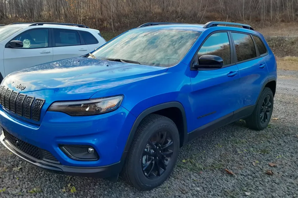2023 Jeep Cherokee Altitude Lux photo 1