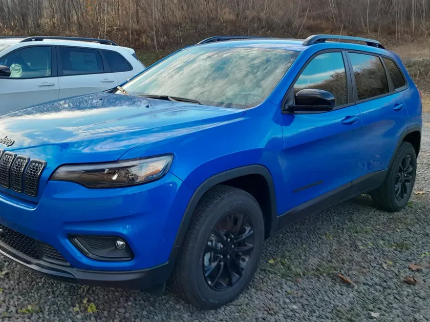 2023 Jeep Cherokee Altitude Lux photo 1