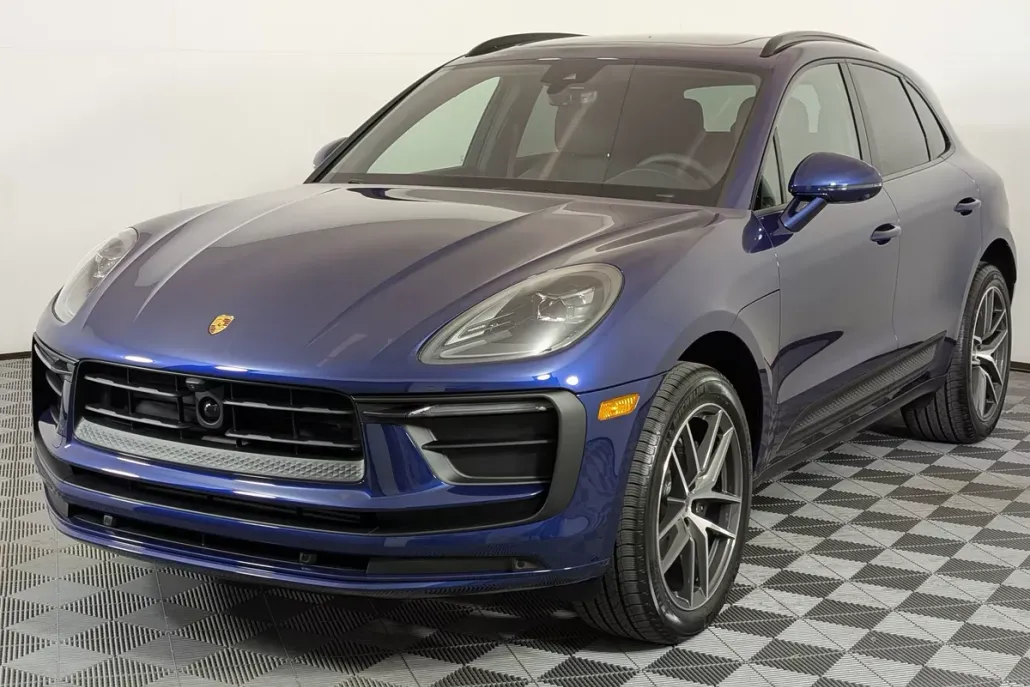 2025 Porsche Macan T photo 1