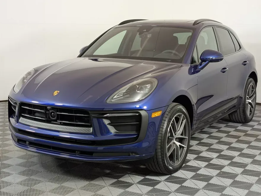 2025 Porsche Macan T photo 1