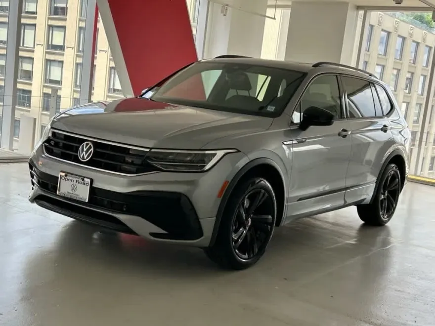 2024 Volkswagen Tiguan SE R-Line Black photo 1