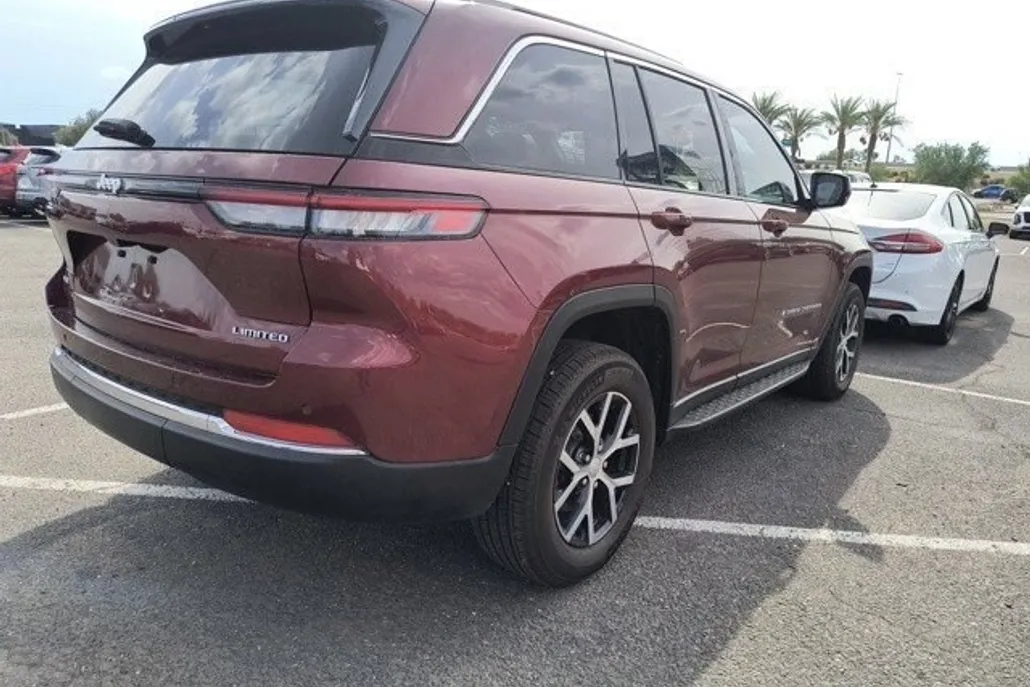 2024 Jeep Grand Cherokee Limited photo 1