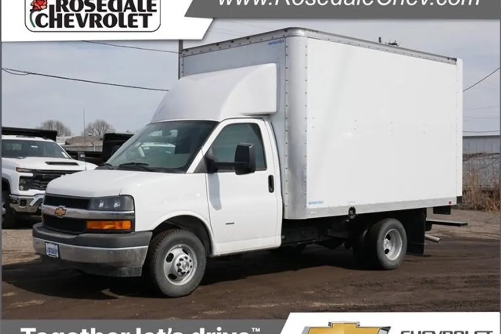 2024 Chevrolet Express Cutaway 3500 photo 1