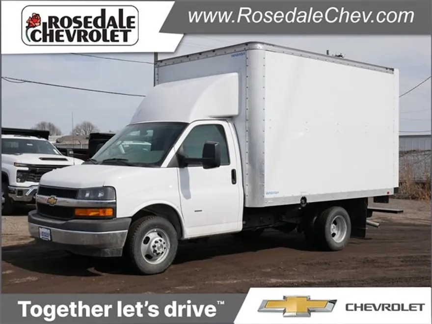 2024 Chevrolet Express Cutaway 3500 photo 1