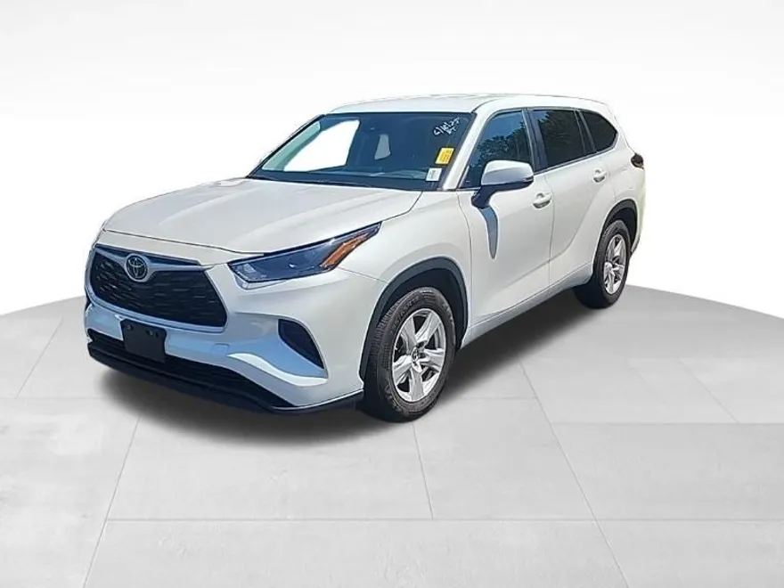 2023 Toyota Highlander L photo 1