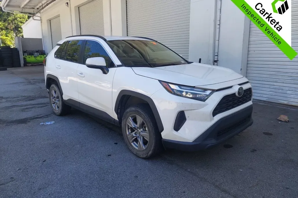 2023 Toyota RAV4 XLE photo 1