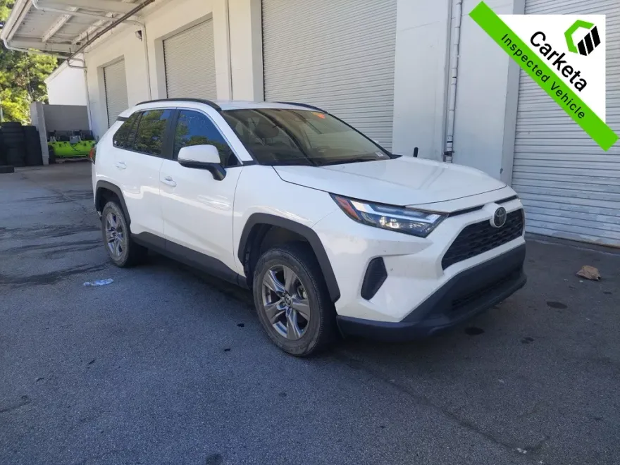 2023 Toyota RAV4 XLE photo 1