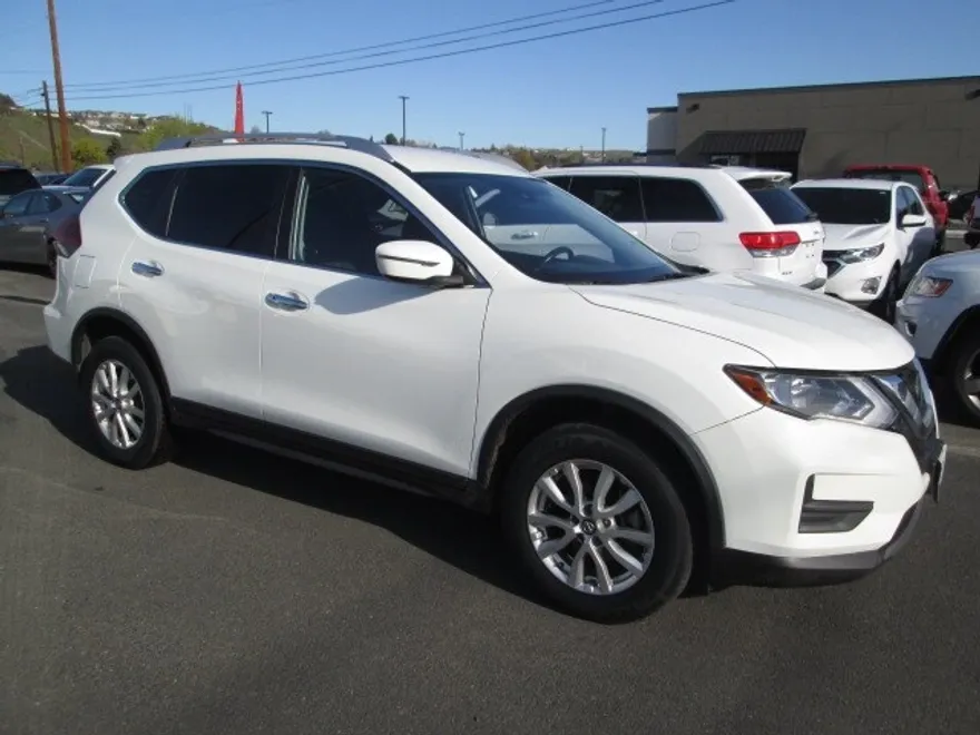 2020 Nissan Rogue SV photo 1