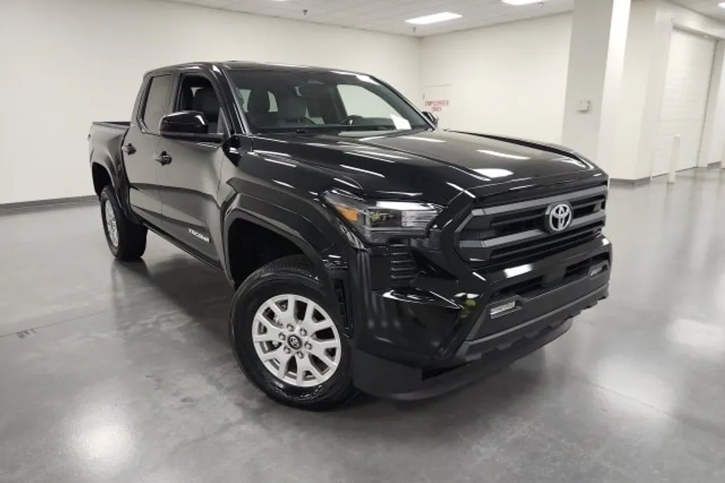 2025 Toyota Tacoma SR5 photo 1