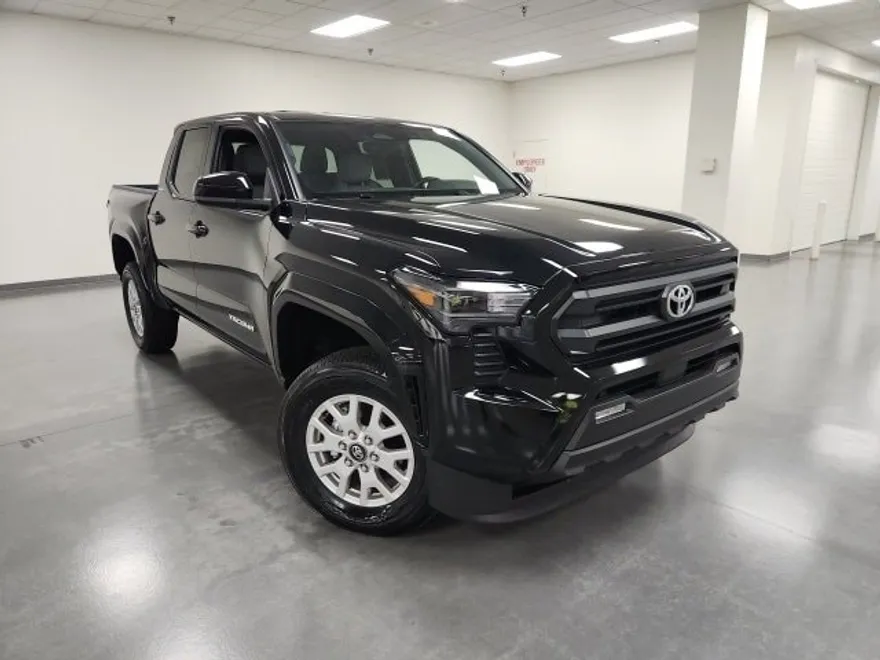 2025 Toyota Tacoma SR5 photo 1