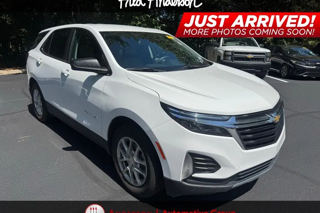 2023 Chevrolet Equinox LT photo 1