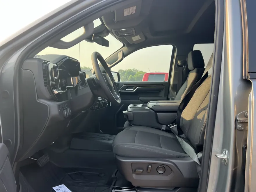2026 Chevrolet Silverado 1500 RST photo 1
