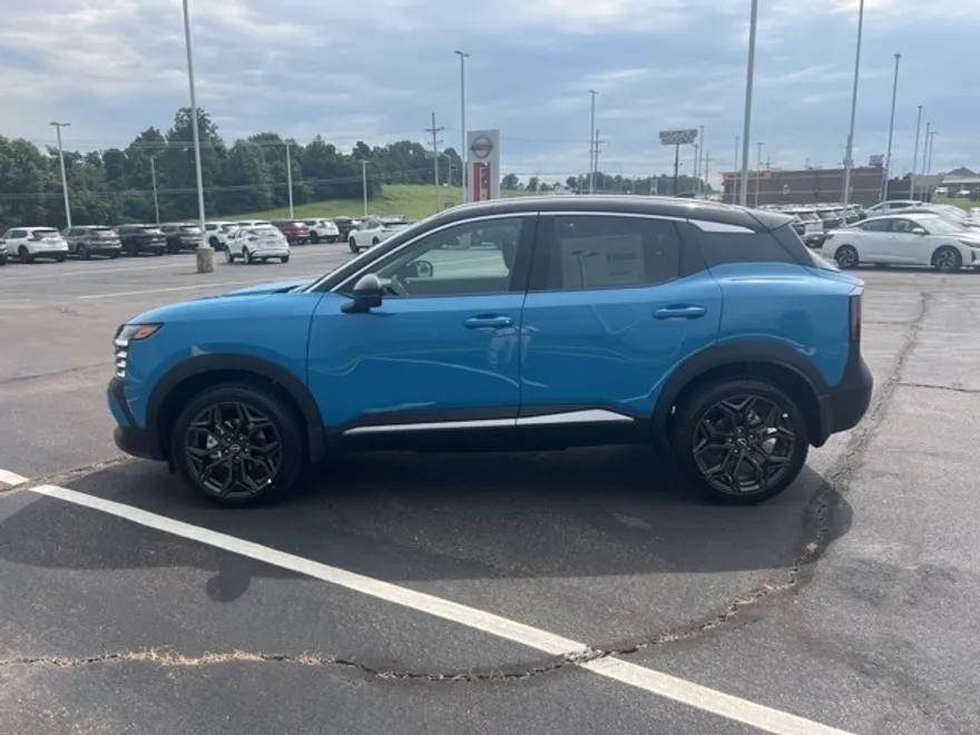 2025 Nissan Kicks SR photo 1