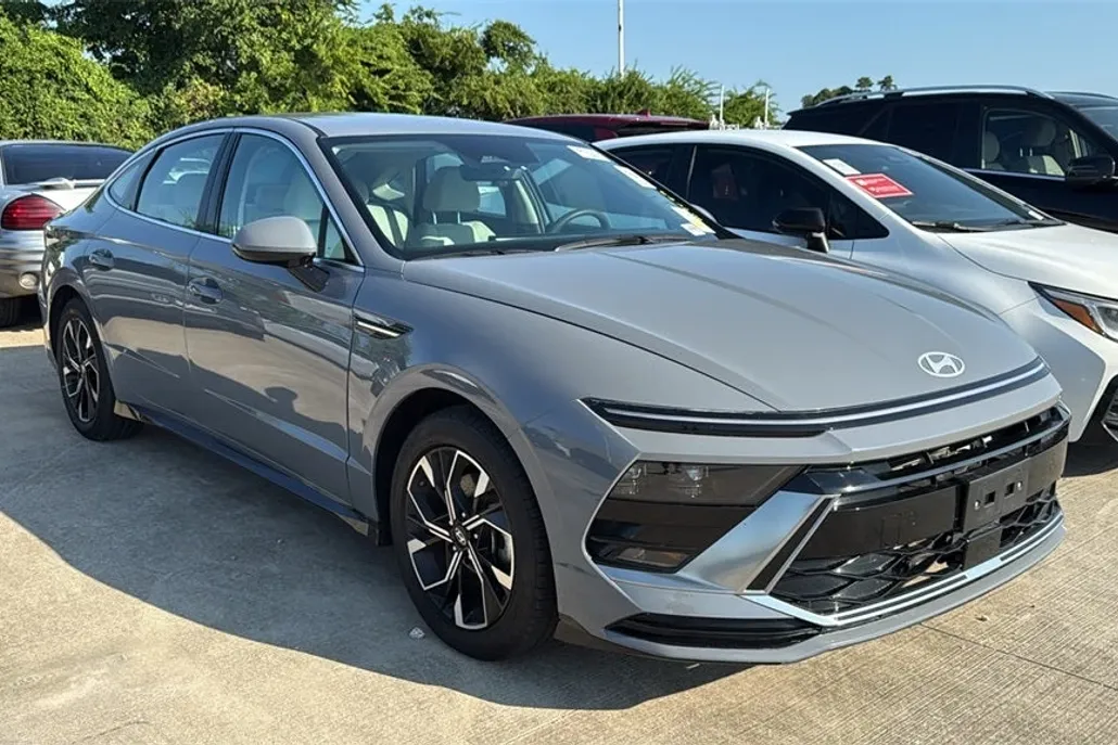 2024 Hyundai Sonata SEL photo 1