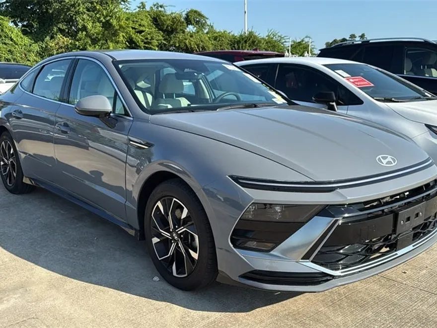 2024 Hyundai Sonata SEL photo 1