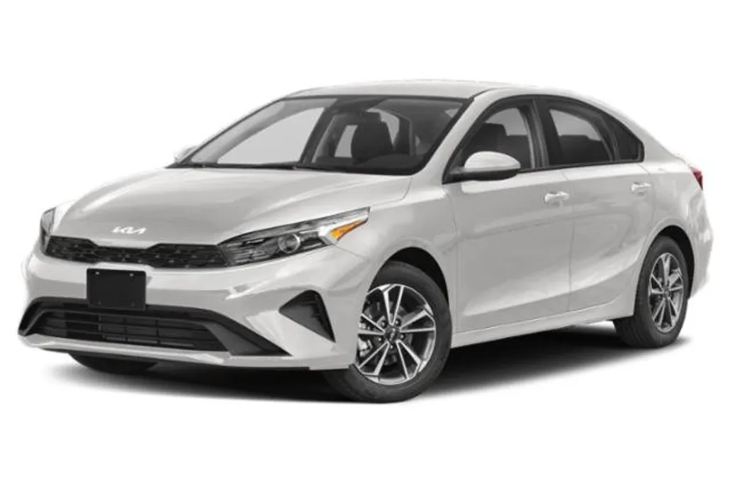 2023 Kia Forte LXS photo 1