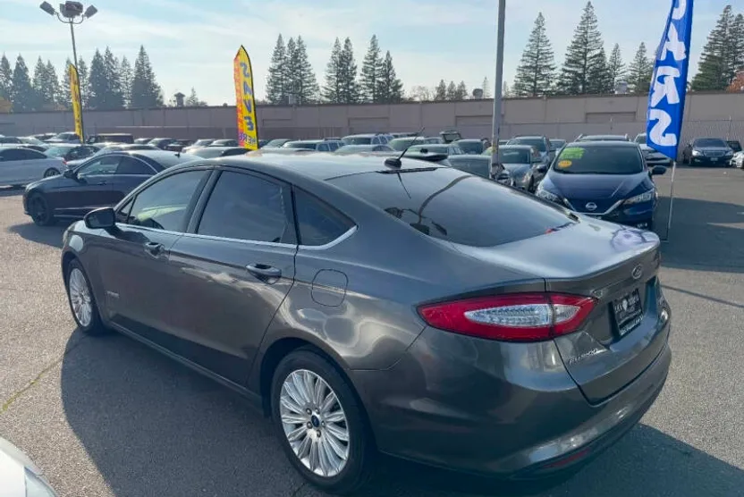 2016 Ford Fusion Hybrid S photo 1