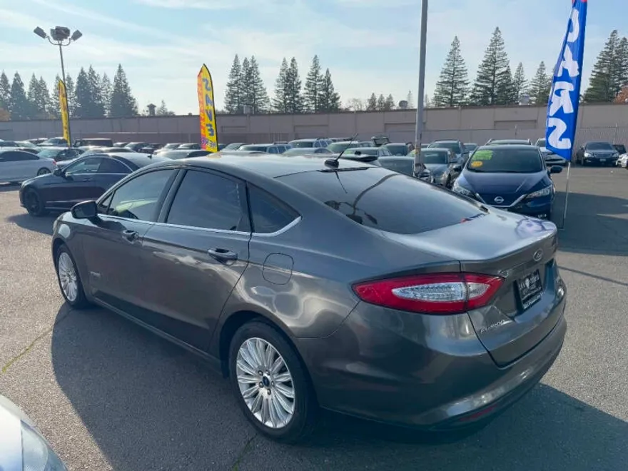 2016 Ford Fusion Hybrid S photo 1
