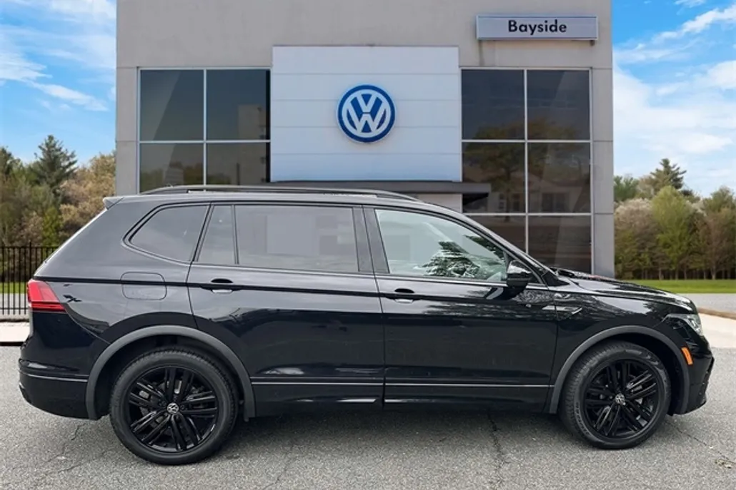 2022 Volkswagen Tiguan SE R-Line Black photo 1