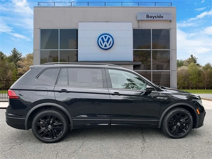 2022 Volkswagen Tiguan SE R-Line Black photo 1