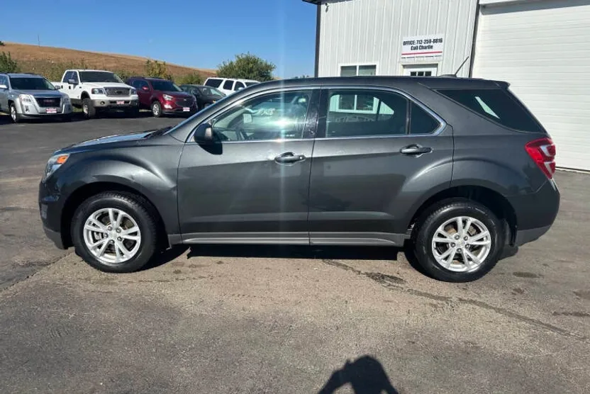 2017 Chevrolet Equinox LS photo 1