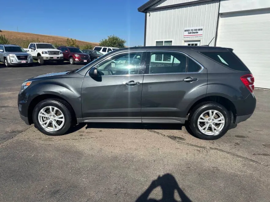 2017 Chevrolet Equinox LS photo 1