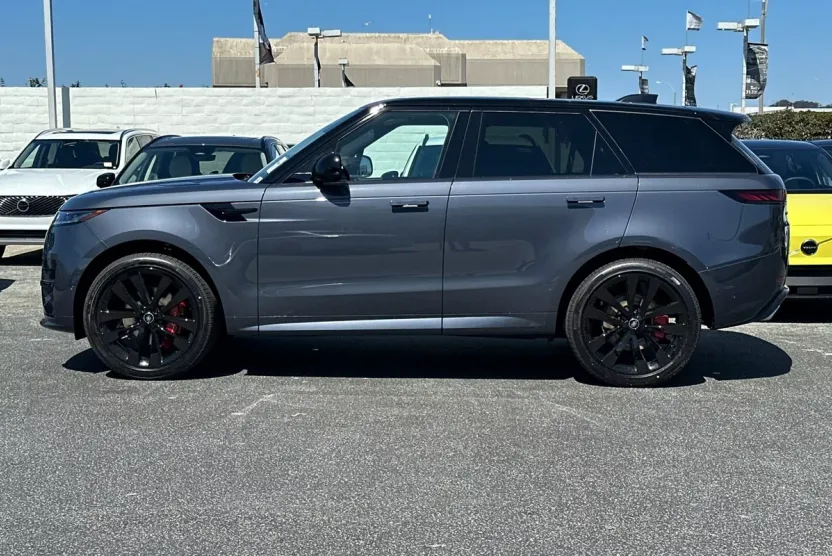 2025 Land Rover Range Rover Sport SE photo 1