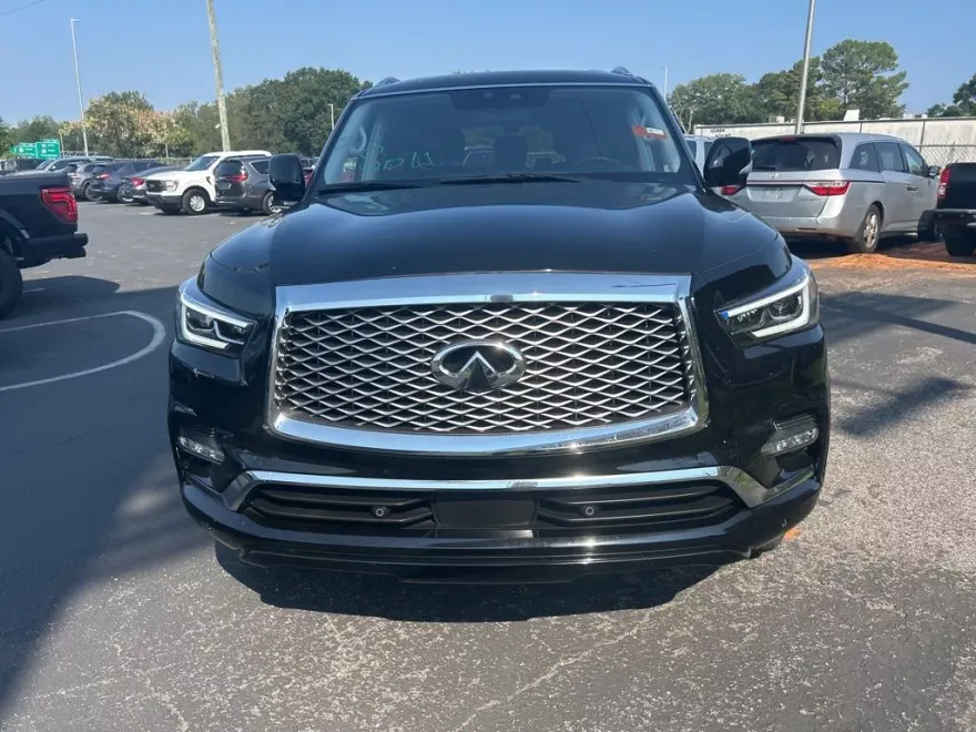 2021 Infiniti QX80 Luxe photo 1
