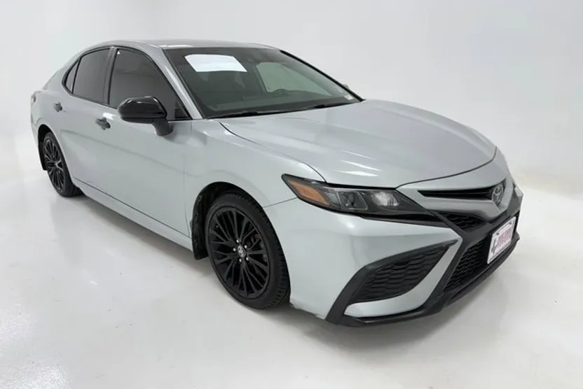2021 Toyota Camry SE photo 1
