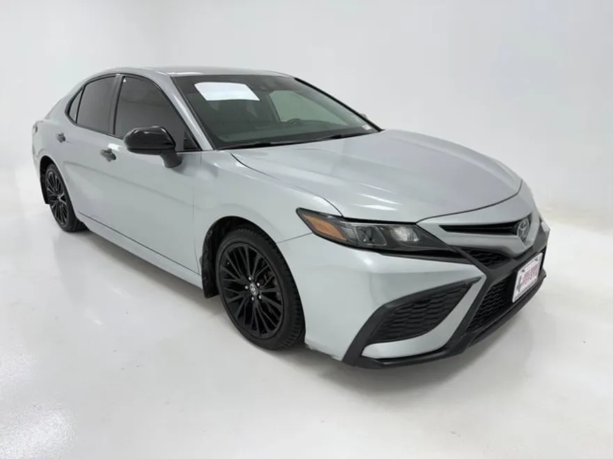 2021 Toyota Camry SE photo 1