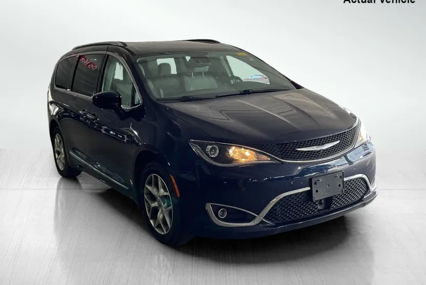 2017 Chrysler Pacifica Touring Plus photo 1