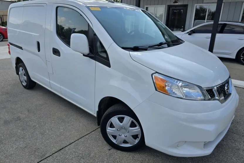2020 Nissan NV200 SV photo 1