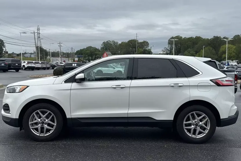 2024 Ford Edge SEL photo 1