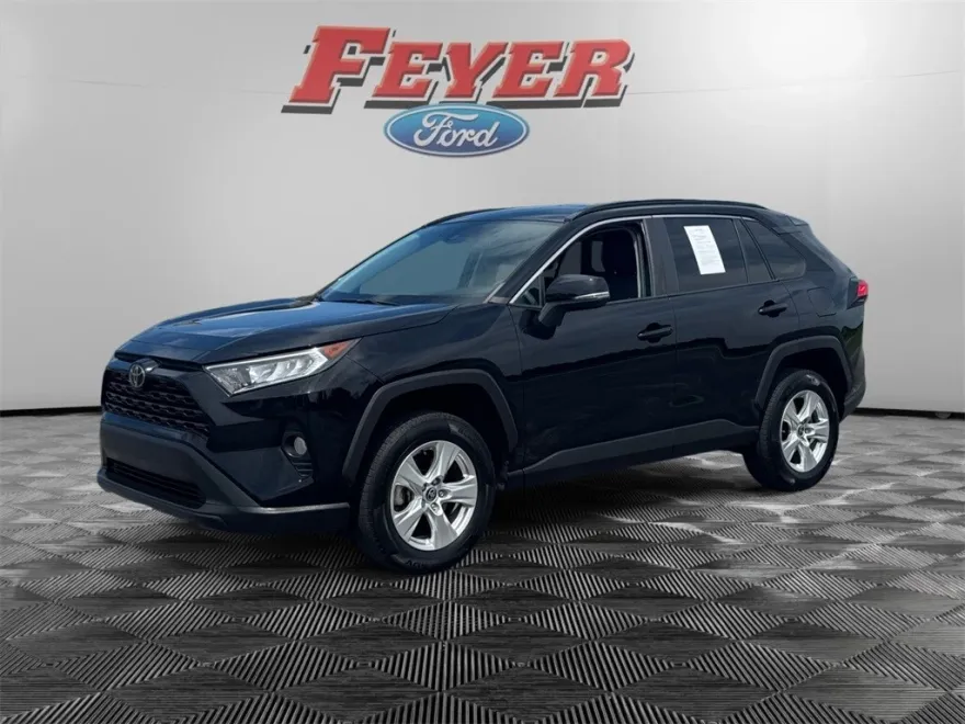 2021 Toyota RAV4 XLE photo 1