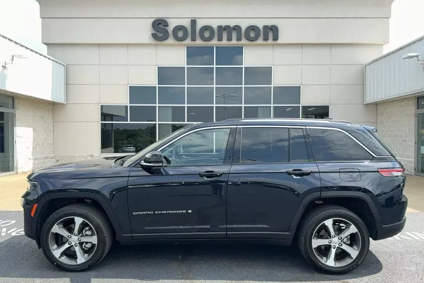 2023 Jeep Grand Cherokee Limited photo 1