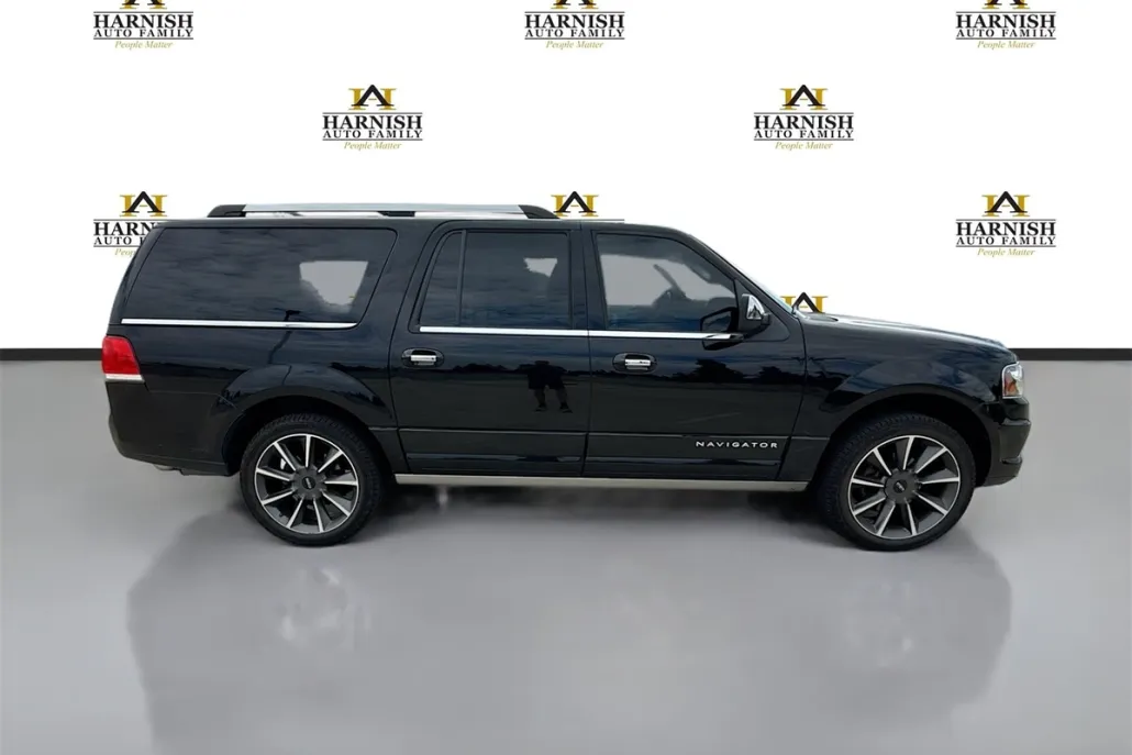 2017 Lincoln Navigator L Reserve photo 1
