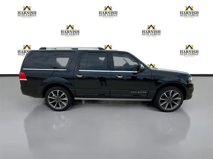 2017 Lincoln Navigator L Reserve photo 1