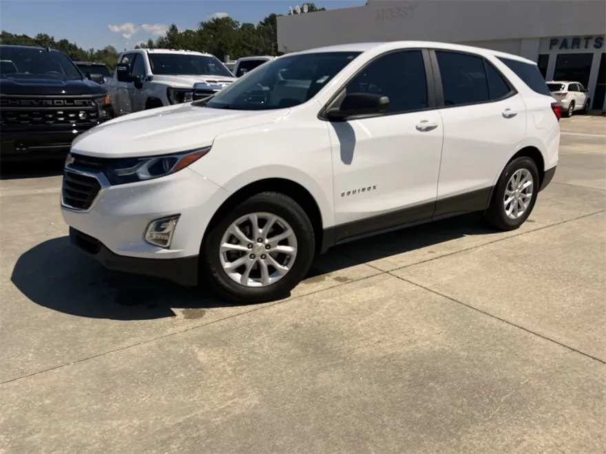 2021 Chevrolet Equinox LS photo 1