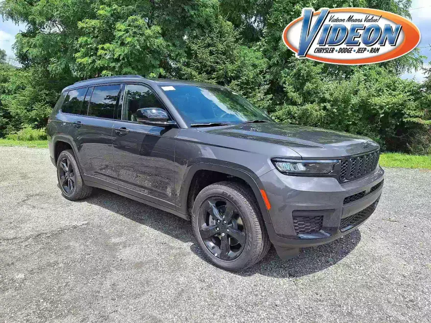 2025 Jeep Grand Cherokee Laredo Altitude photo 1