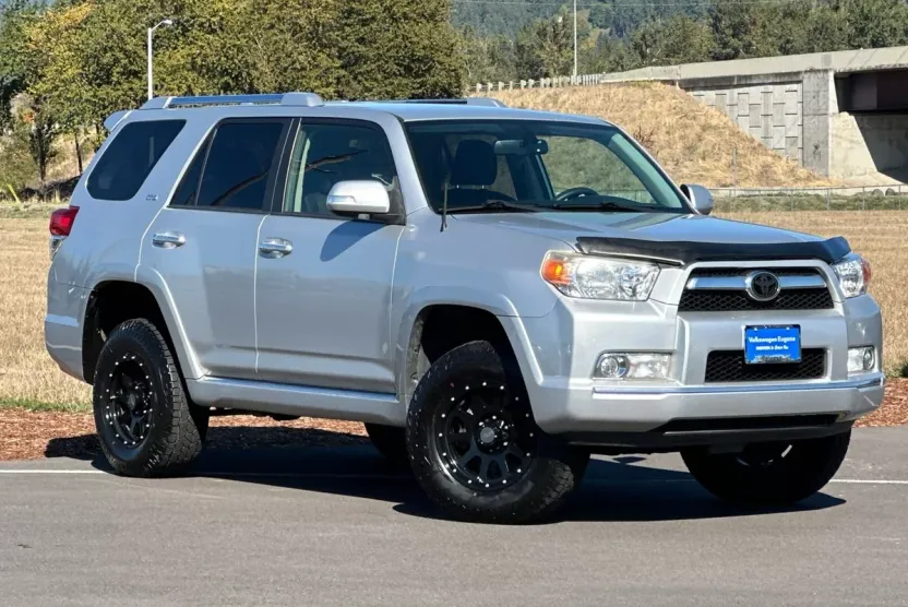 2013 Toyota 4Runner SR5 photo 1
