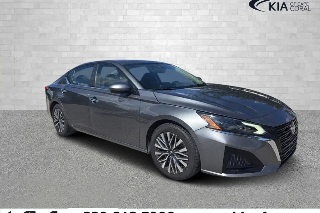 2023 Nissan Altima 2.5 SV photo 1