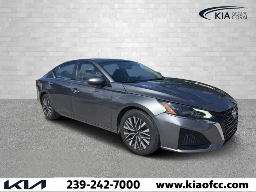 2023 Nissan Altima 2.5 SV photo 1