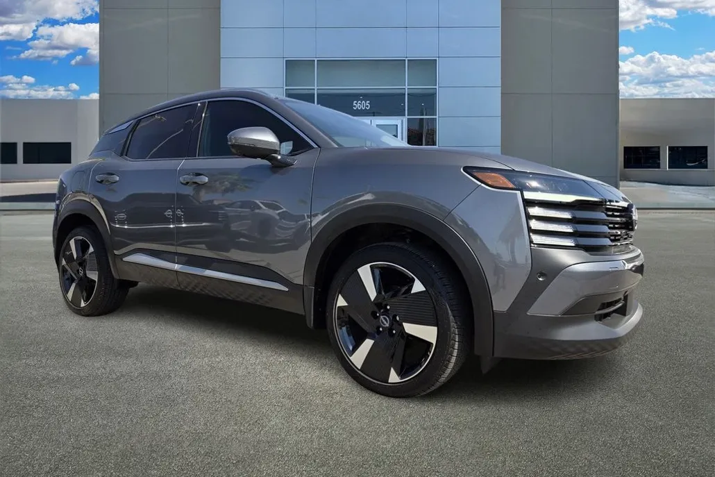 2025 Nissan Kicks SR photo 1