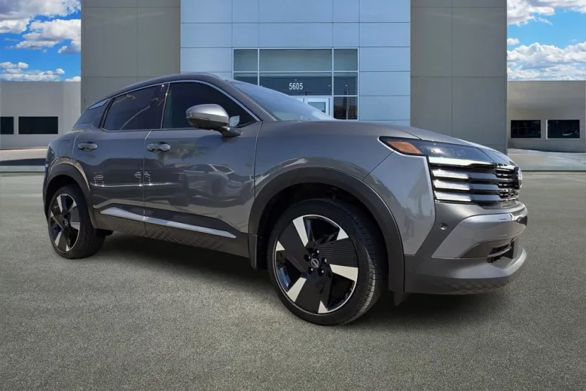 2025 Nissan Kicks SR photo 1