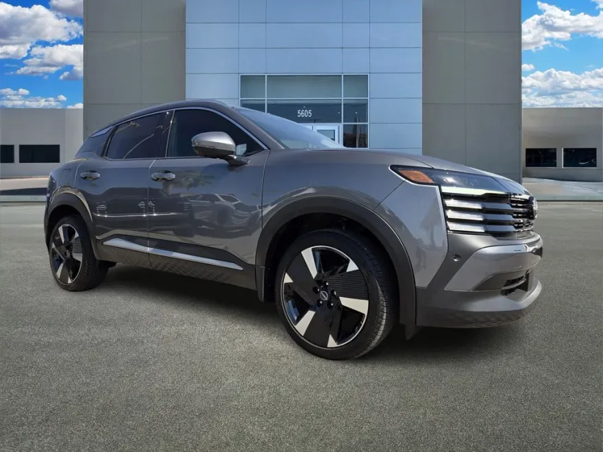 2025 Nissan Kicks SR photo 1