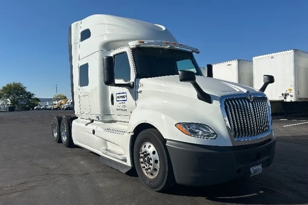 2022 International LT625 LT photo 1