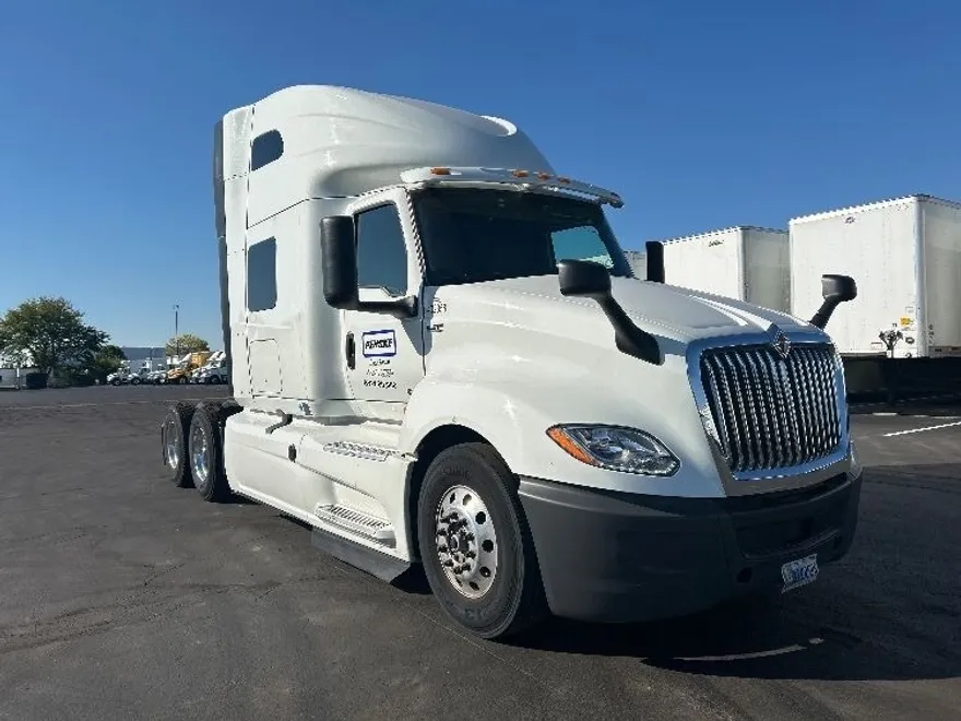 2022 International LT625 LT photo 1