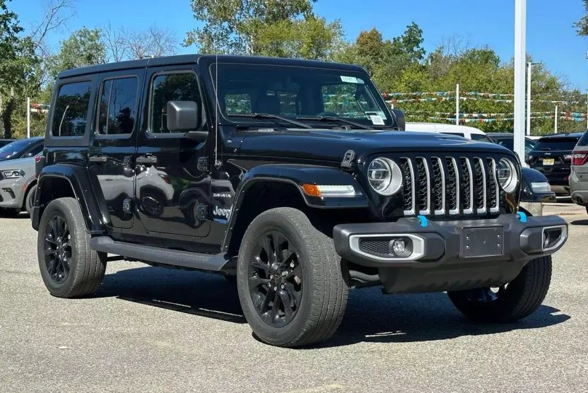 2022 Jeep Wrangler 4xe Unlimited Sahara Sport photo 1